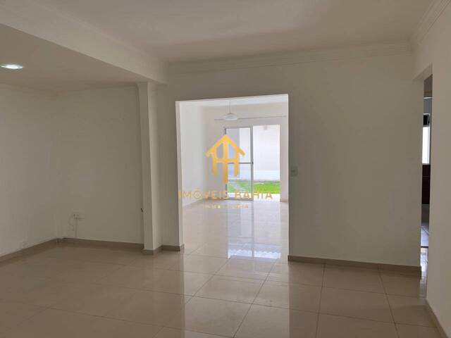 Casa para Venda em Feira de Santana - 2